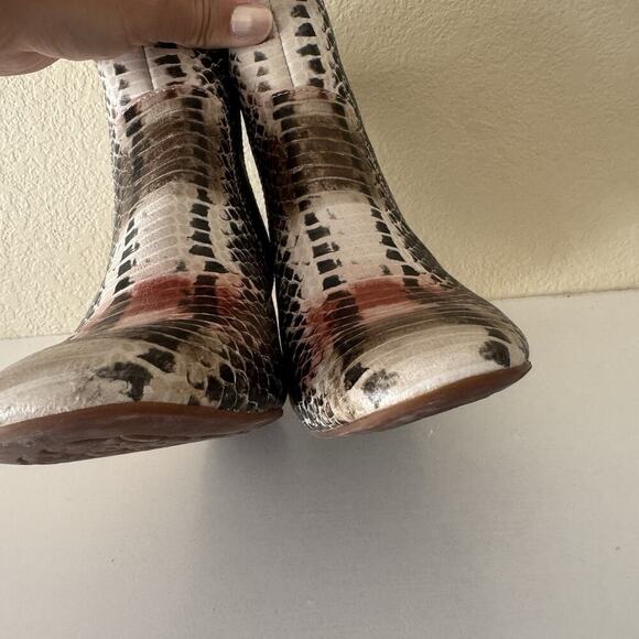 Korks Leyland Snakeskin Embosed Square Toe Western Booties - Picture 6 of 11